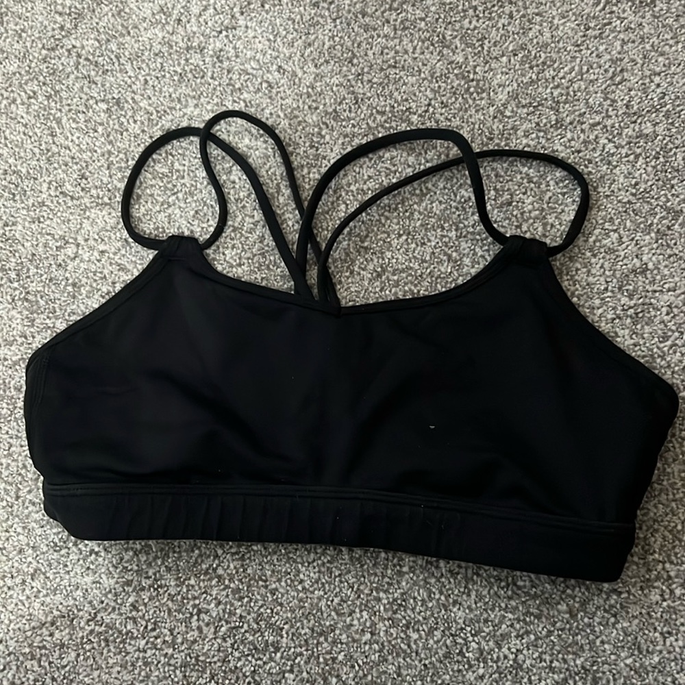 Black lululemon sports bra